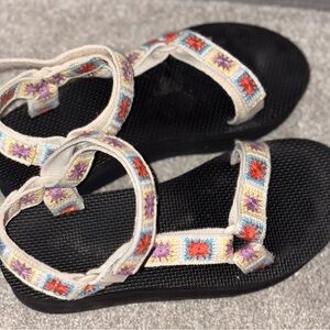 TEVA Colorful Crochet Patterned Women's Sandals SIZE 9